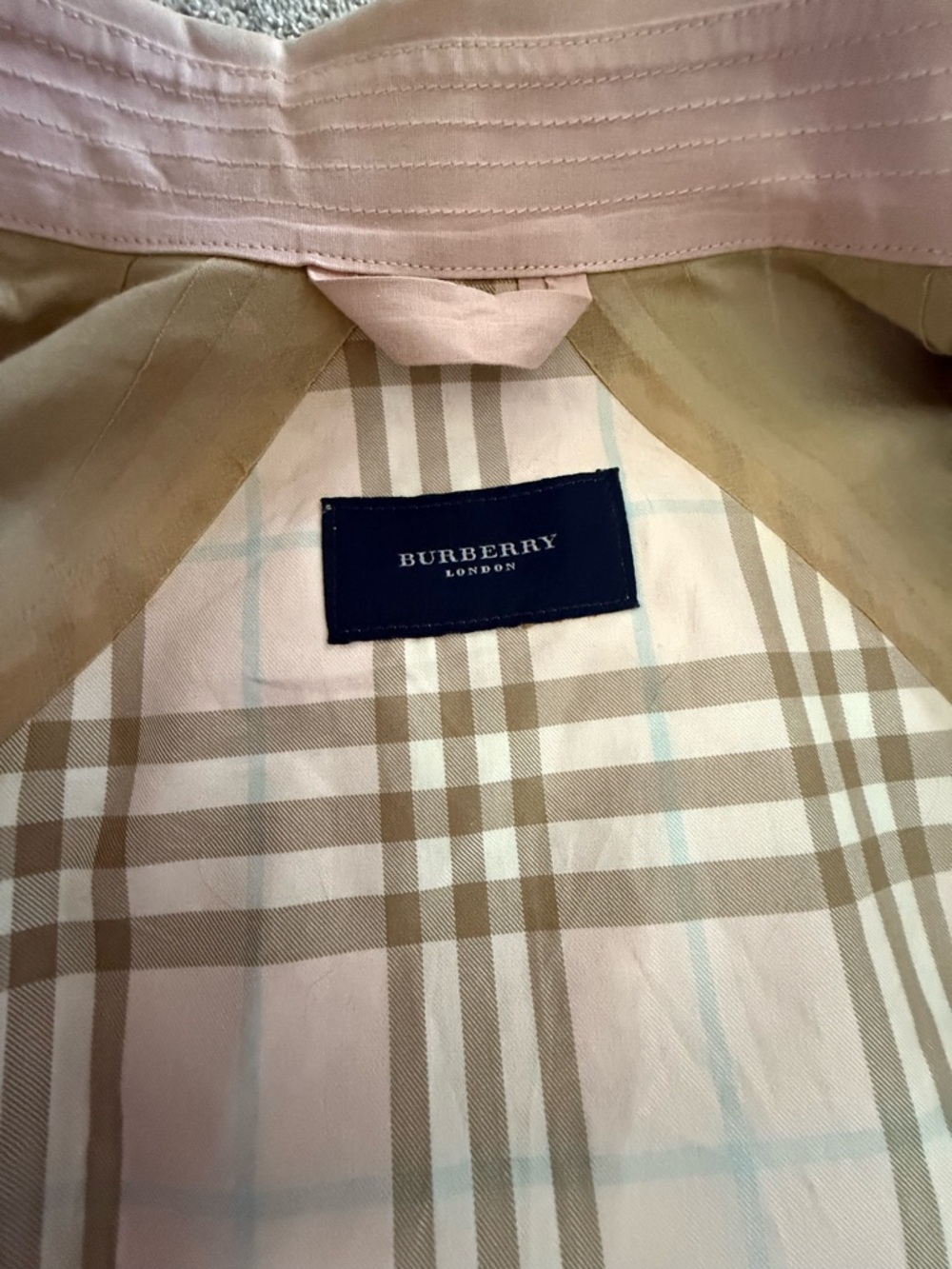 Burberry Pale Pink Single-Breasted Trench Coat - Picture 2 of 4